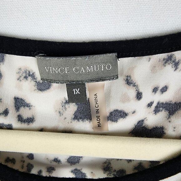 Vince Camuto Animal Print Ruched Key Hole Top 1X - Picture 3 of 3